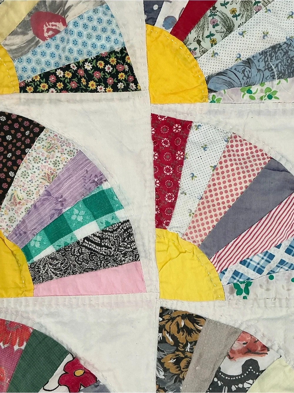Vintage hand stitched 1930s/40s grandmother’s fan quilt 83 x 98 USA made